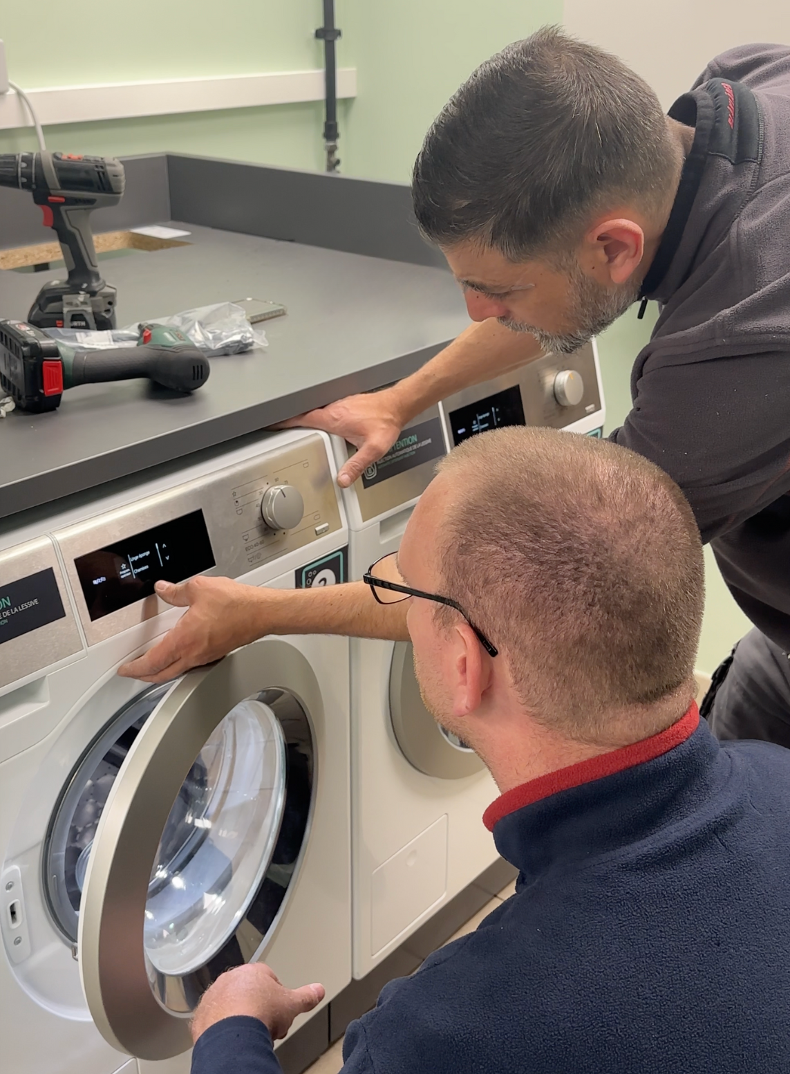 Équipe technique S2LR en intervention - Maintenance et entretien de laverie